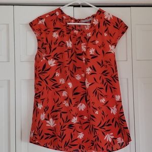 Daniel Rainn top, Size L